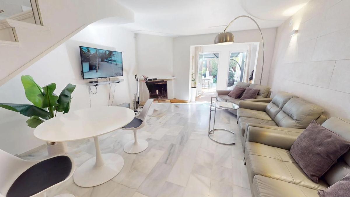 Venta de chalet adosado en  Barrio Santa María , Marbella photo 4