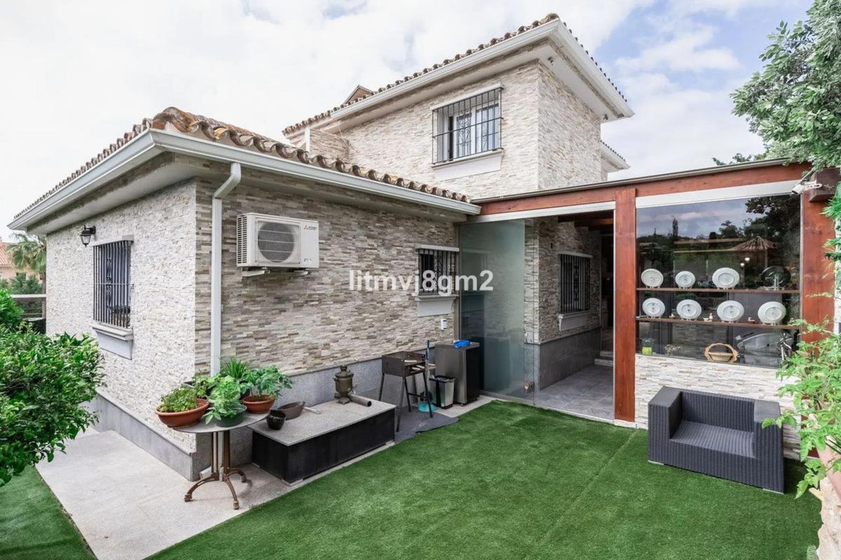 Продажа отдельного шале в Barrio Marbesa, Марбелла photo 2