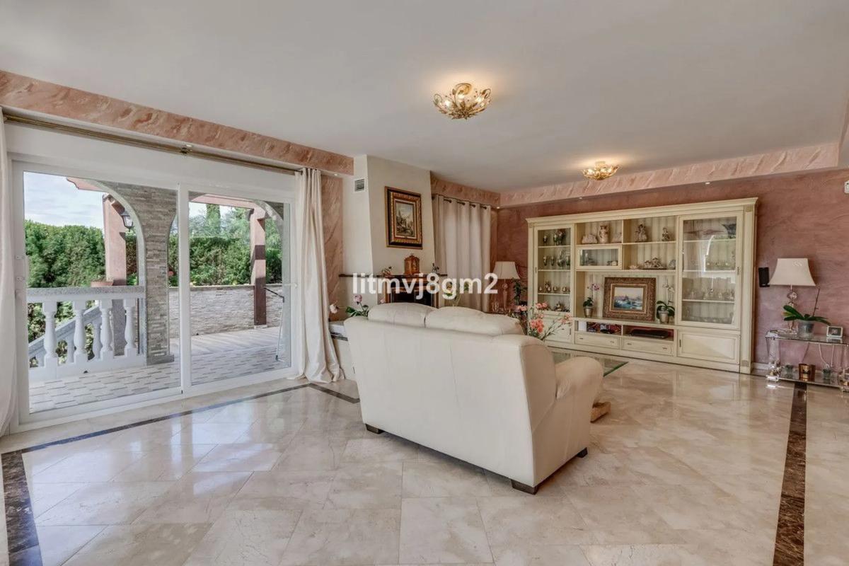 Продажа отдельного шале в Barrio Marbesa, Марбелла photo 3