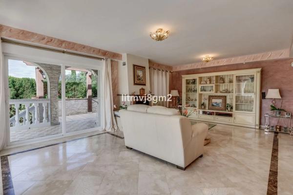 Частный шале на продаже в  Barrio Marbesa, Марбелла photo 3