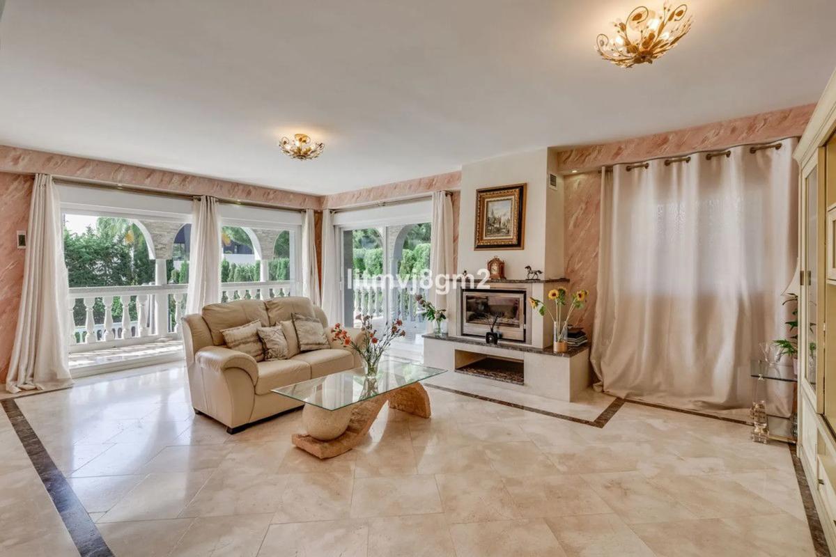 Продажа отдельного шале в Barrio Marbesa, Марбелла photo 4