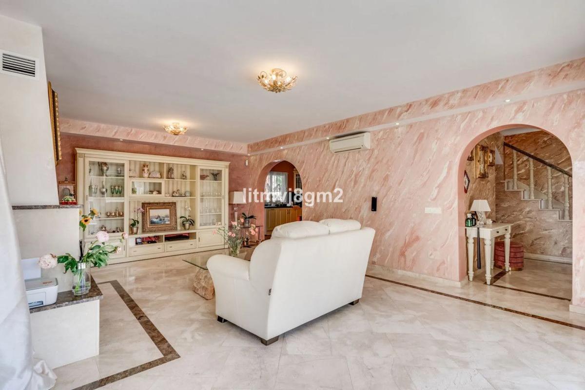 Продажа отдельного шале в Barrio Marbesa, Марбелла photo 5