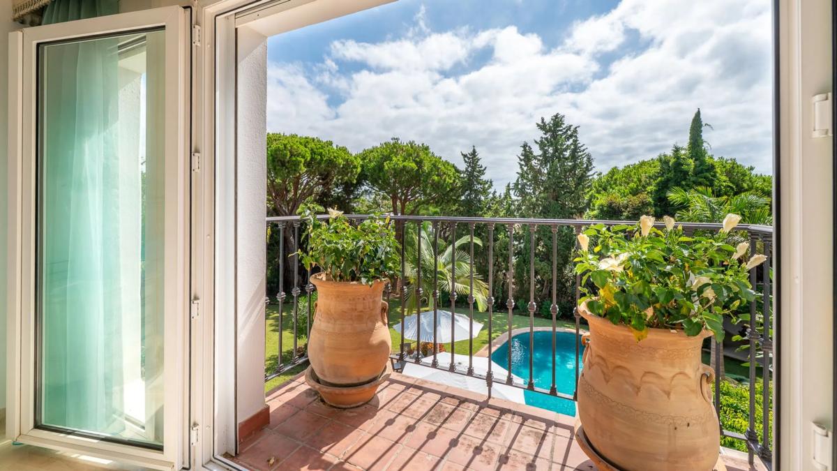 Sale of independent chalet in AV 4-UR HACIENDA LAS CHAPAS, Marbella
photo 1