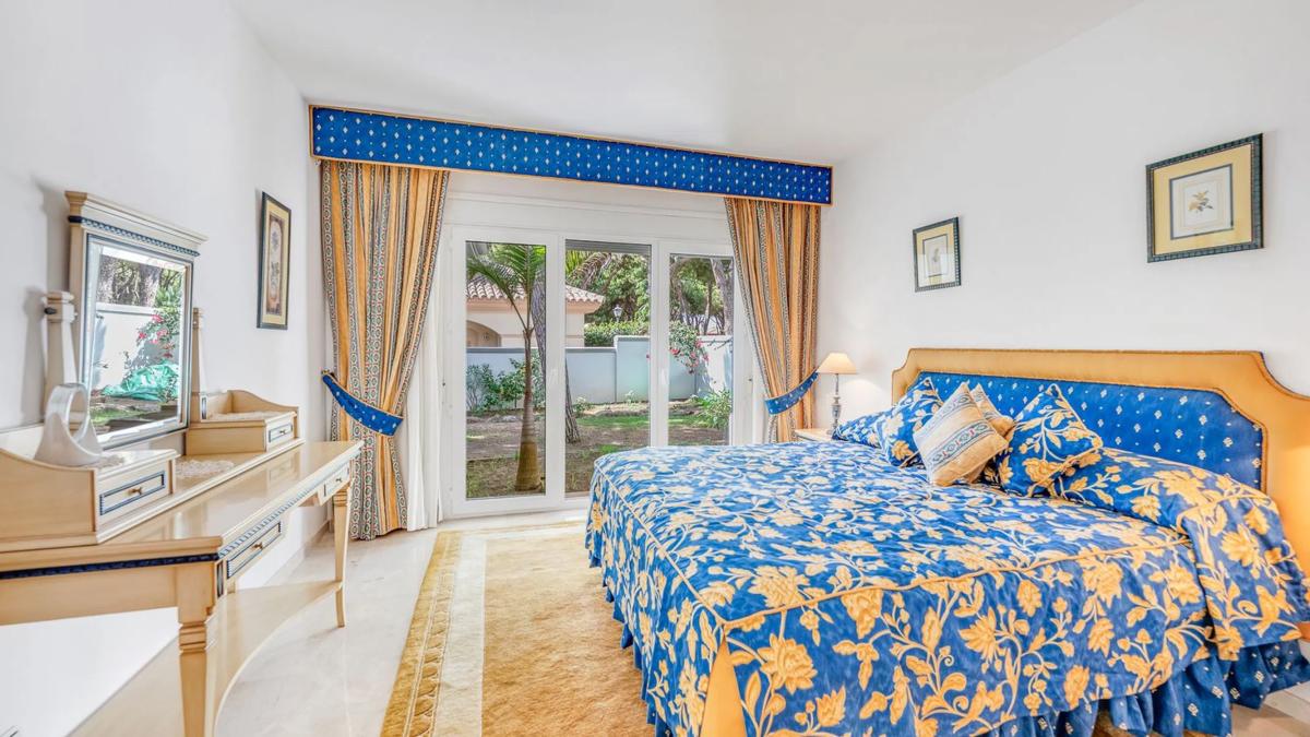 Sale of independent chalet in AV 4-UR HACIENDA LAS CHAPAS, Marbella
photo 5