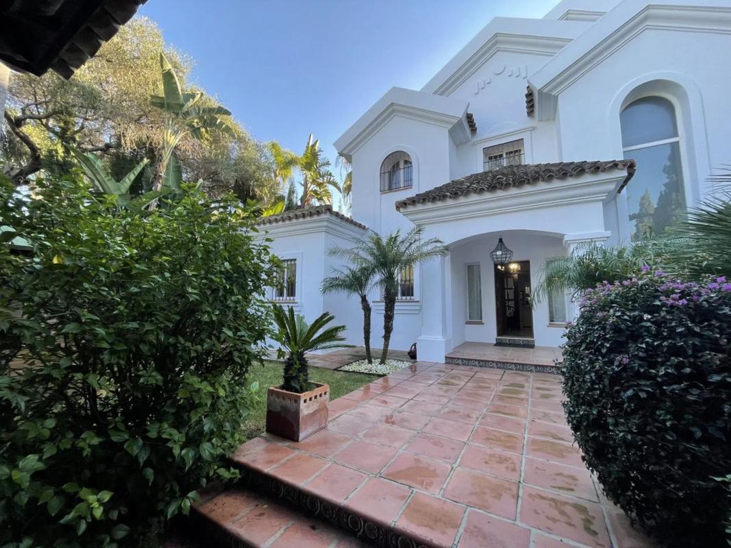 Продажа отдельного шале в Barrio Real de Zaragoza, Марбелла photo 2