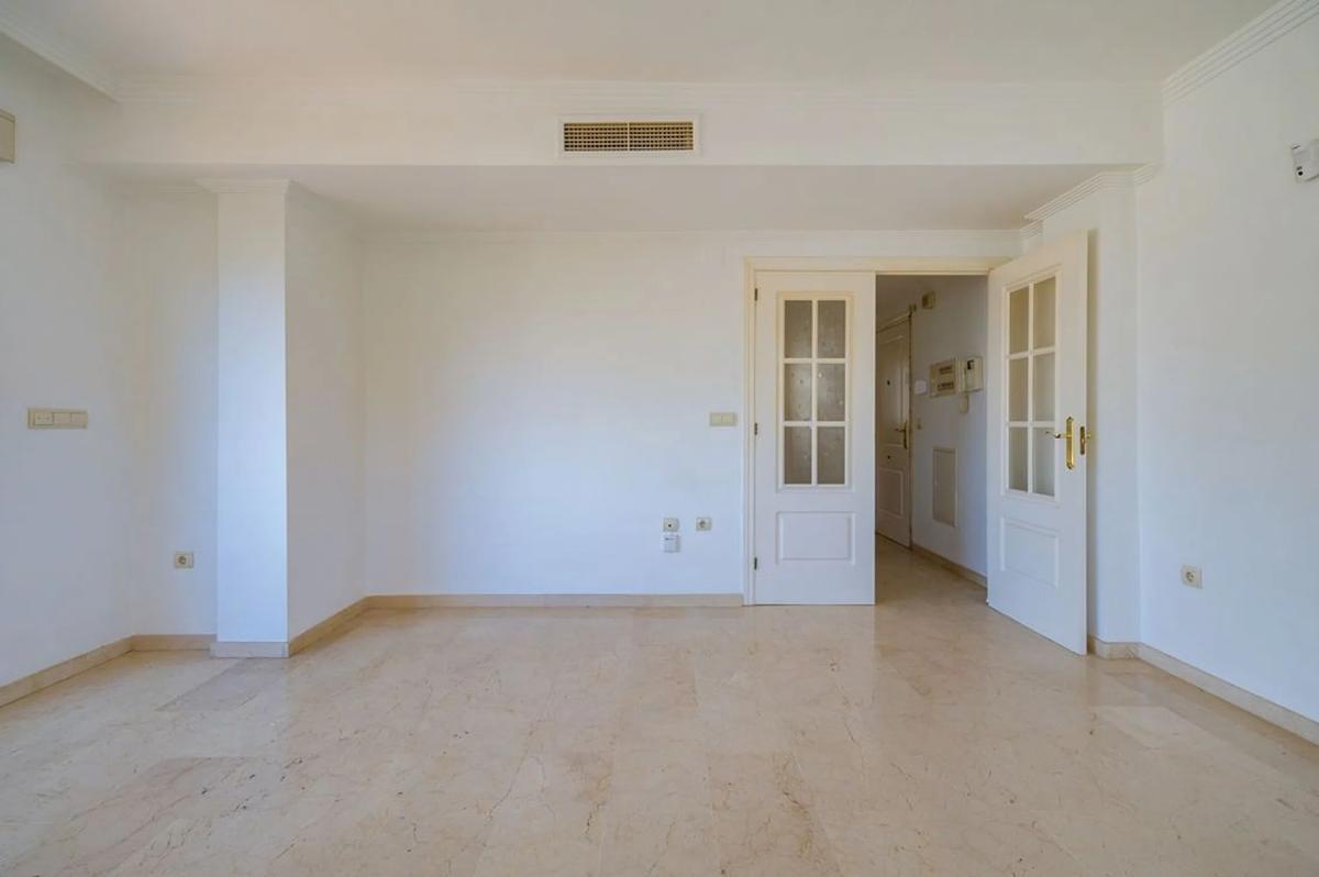 Venta de piso en Carril del Relojero, Marbella
photo 4