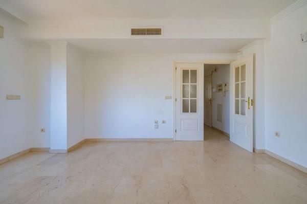 Piso en venta en Carril del Relojero, Marbella
 photo 4
