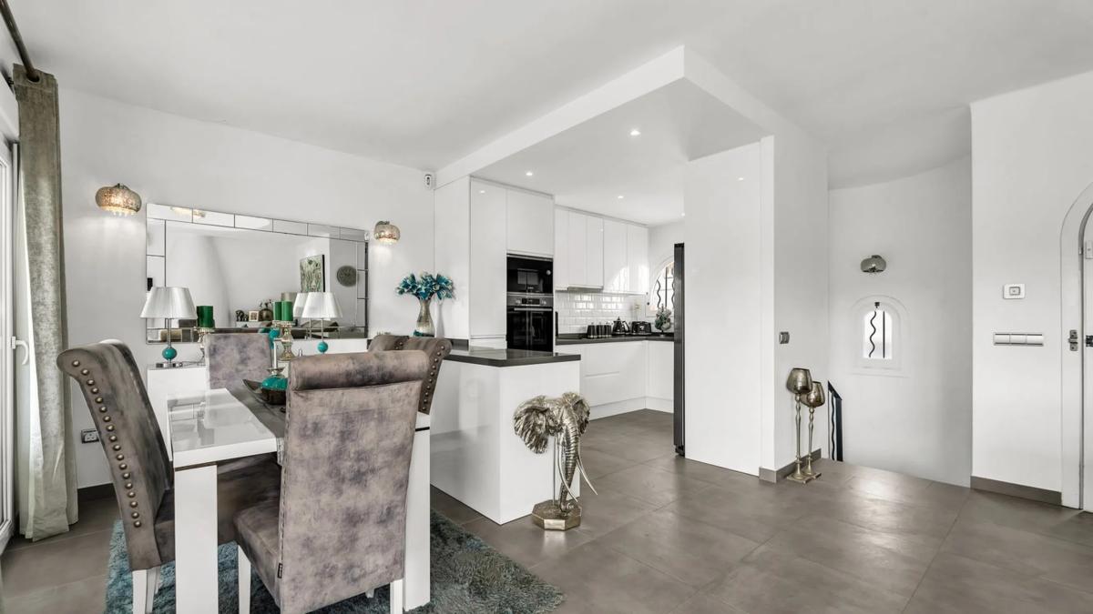 Venta de chalet adosado en  AV ACEBOS (LOS) (SAMISOL) , Marbella photo 2