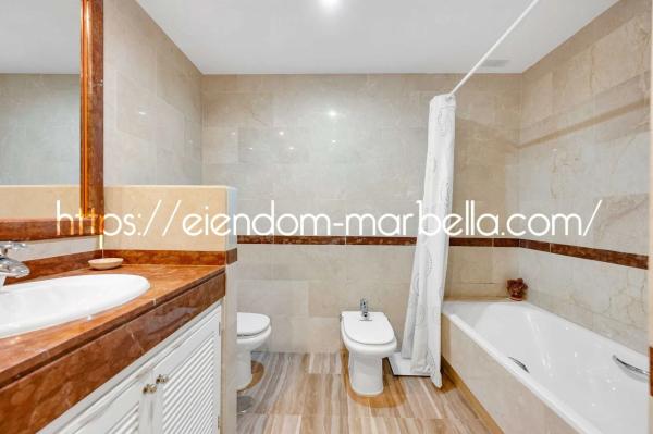 Piso en venta en Avenida de España, Marbella
photo 1