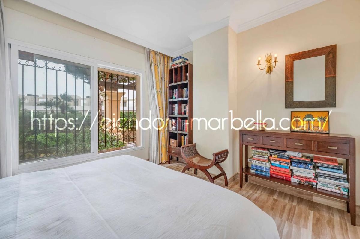 Sale of apartment in Avenida de España, Marbella
photo 2