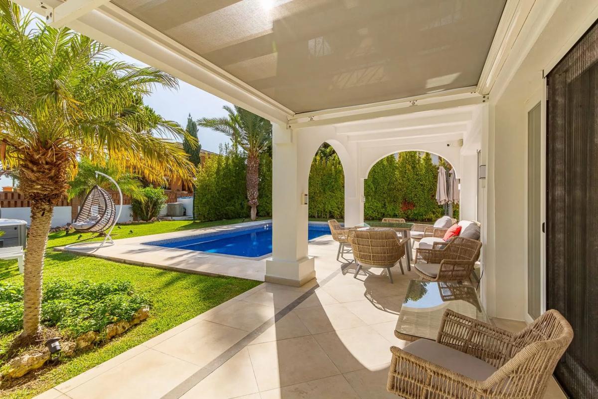 Sale of independent chalet in Calle Neptuno, 14 A, Marbella
photo 1