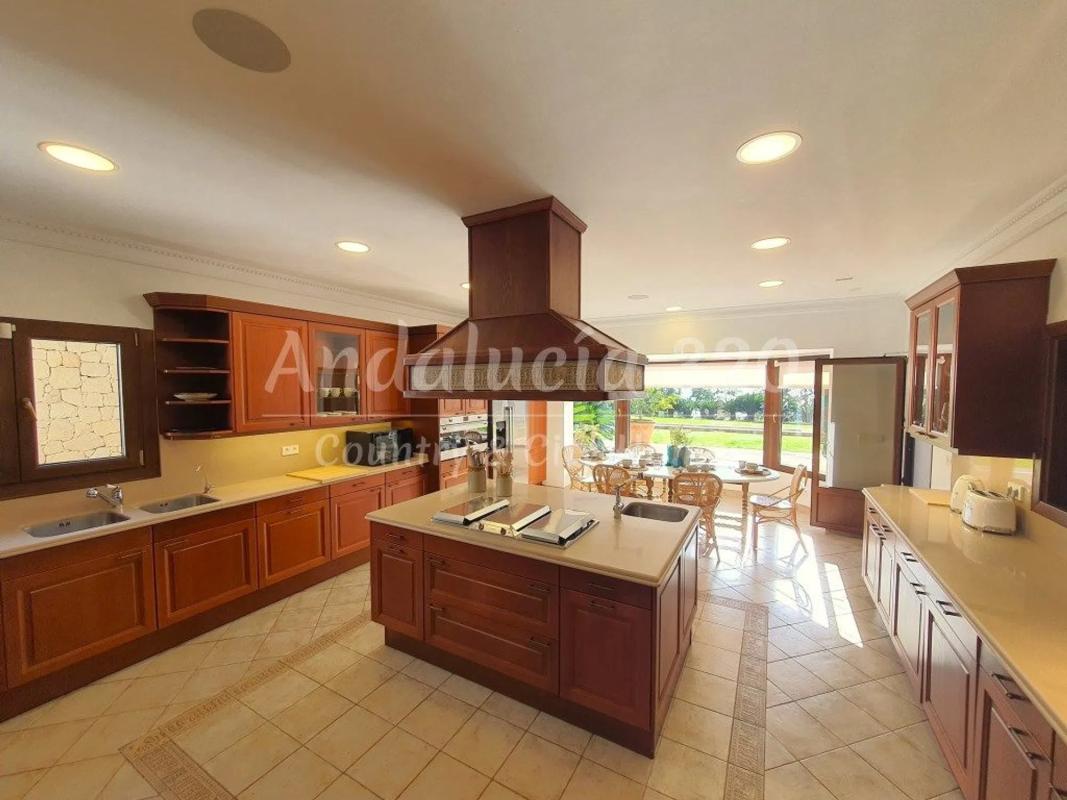 Продажа отдельного шале в  Barrio Hacienda Las Chapas, Марбелла photo 5