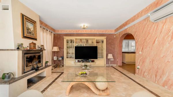 Chalet independiente en venta en Calle de la Gaviota, Marbella
thumbnail 2