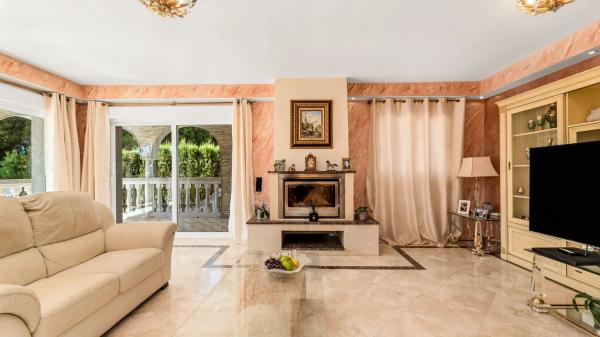 Chalet independiente en venta en Calle de la Gaviota, Marbella
 photo 4