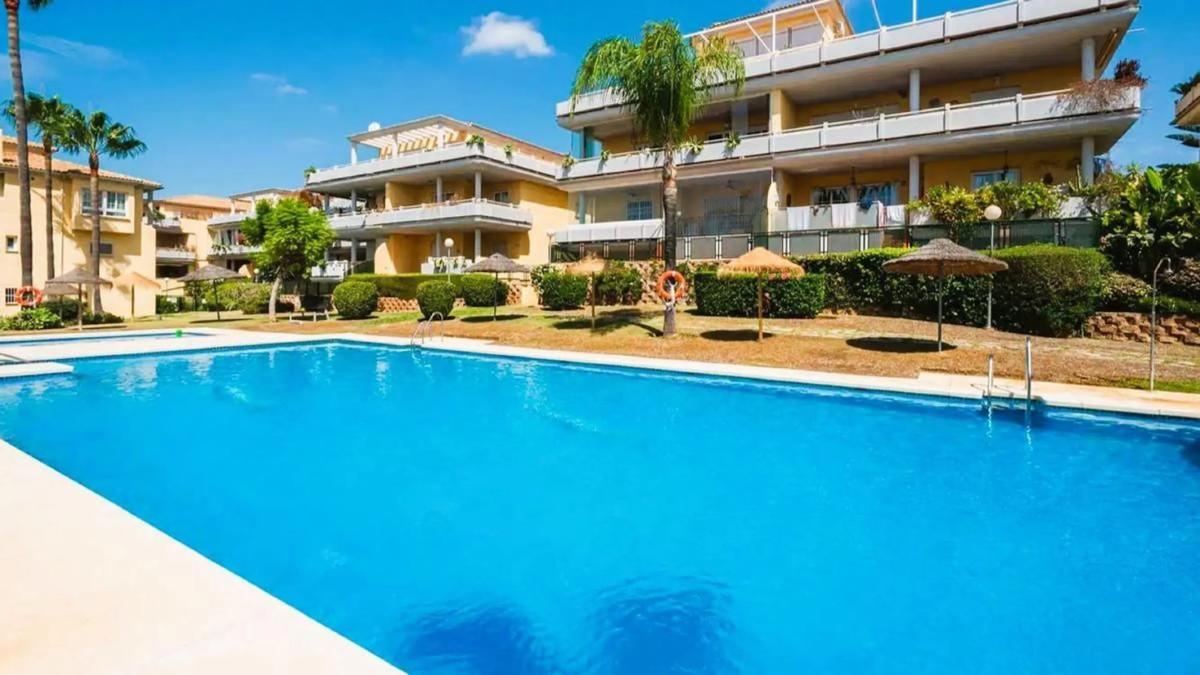 Venta de piso en Urbanización Jardines del Puerto, 1, Marbella
 photo 2