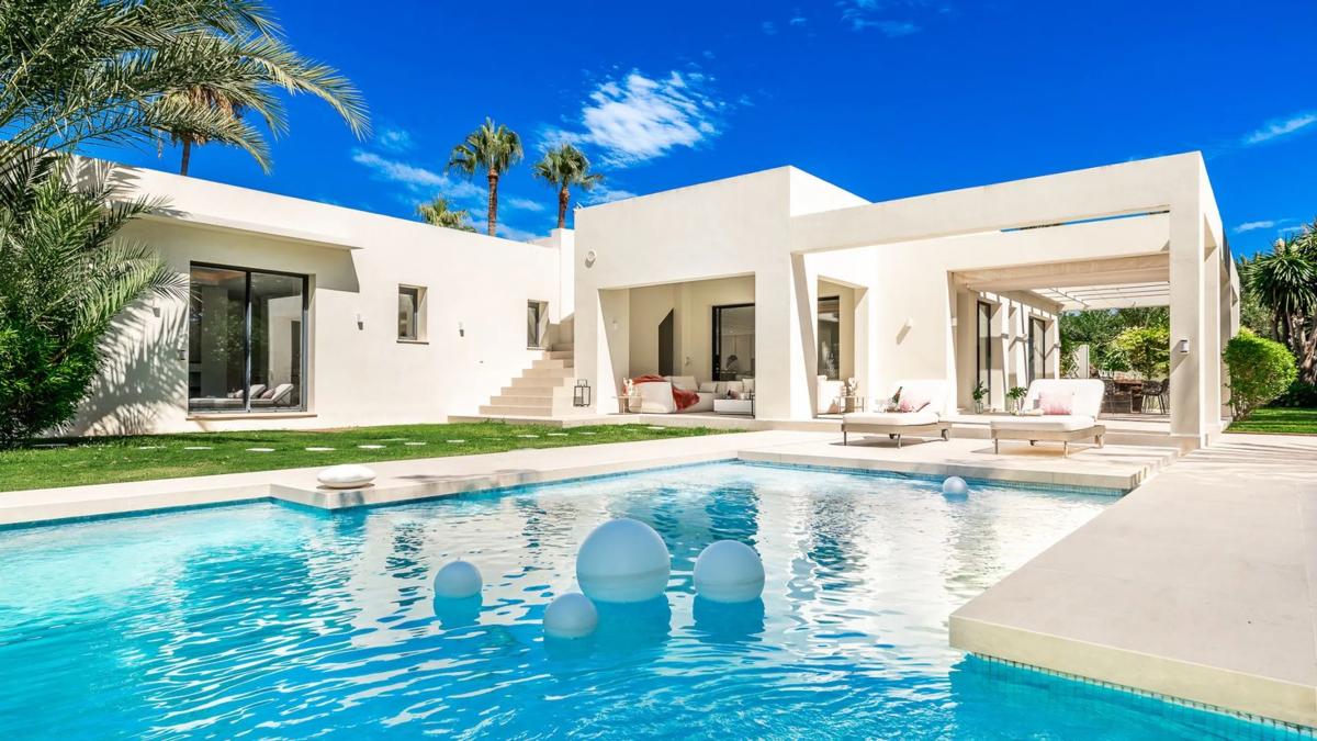 Sale of independent chalet in Calle de los Alcotanes, Marbella
 photo 2
