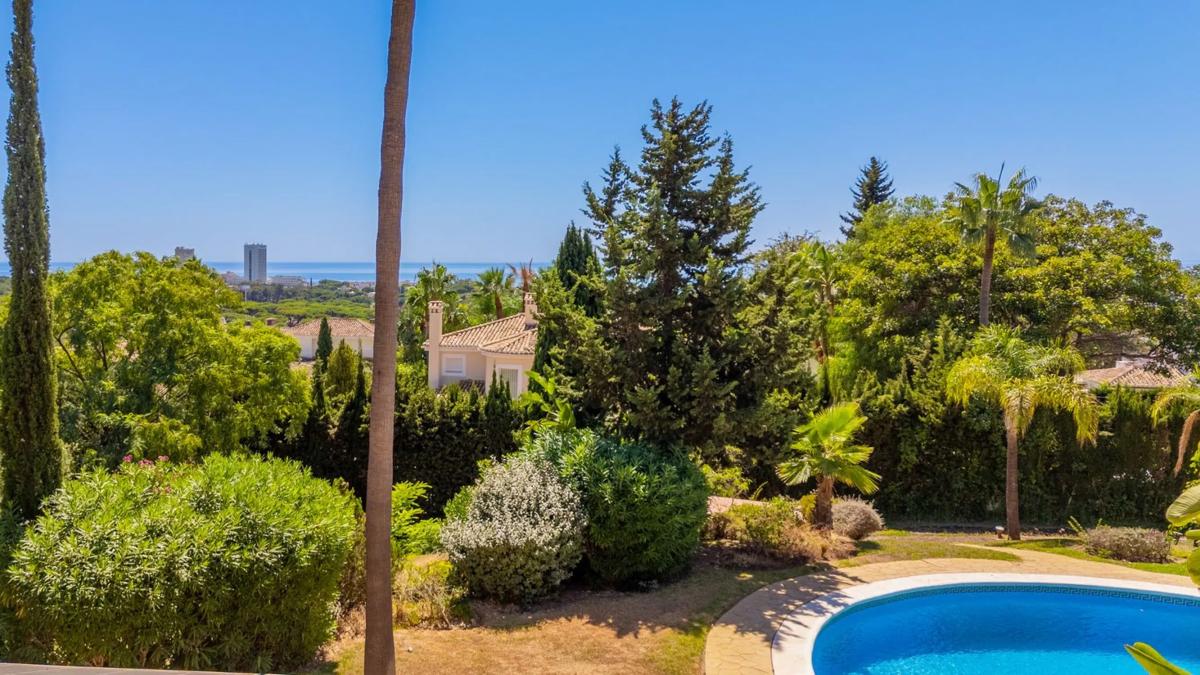 Продажа отдельного шале в Barrio Elviria, Марбелла photo 5