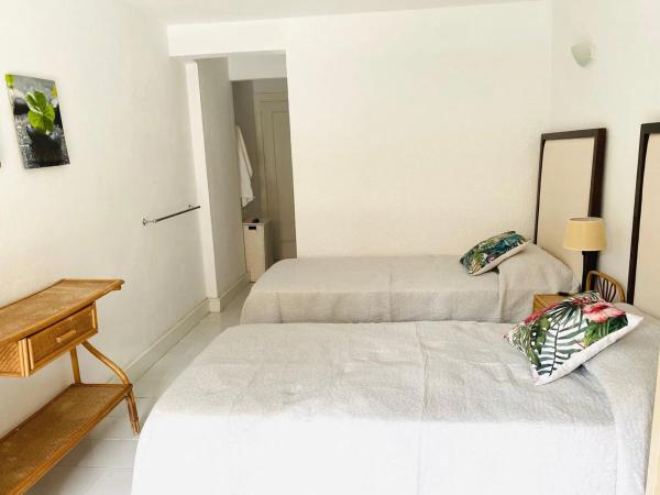 Duplex for sale on Calle del Faisán, Marbella thumbnail 2