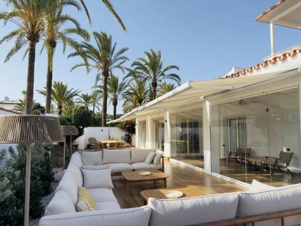 Chalet wolnostojący na sprzedaż w  Calle Pavo Real, Marbella photo 1
