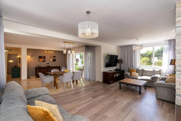 Chalet independiente en venta en Urbanización Pinos Verdes, Marbella
thumbnail 2