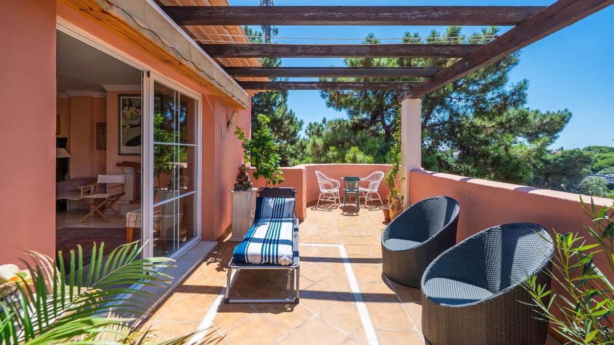 Venta de ático en AV VALERIANO RODRIGUEZ-ELVIR, Marbella photo 2