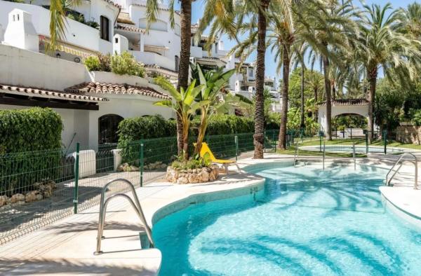 Apartment for sale in  Calle Urbanizacion Real de Zaragoza, Marbella photo 4