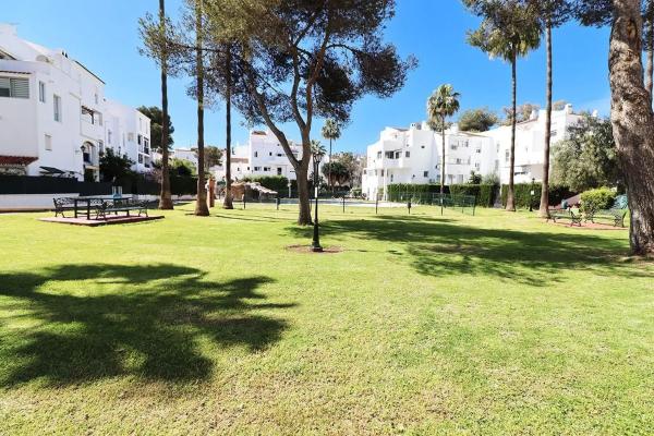 Duplex for sale on Paseo del Ecuador, Marbella photo 4