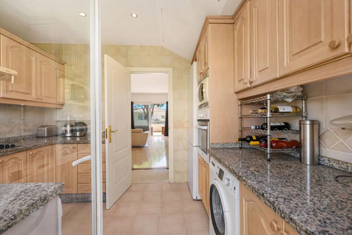 Sale of apartment in Calle Enebro, Marbella
photo 1