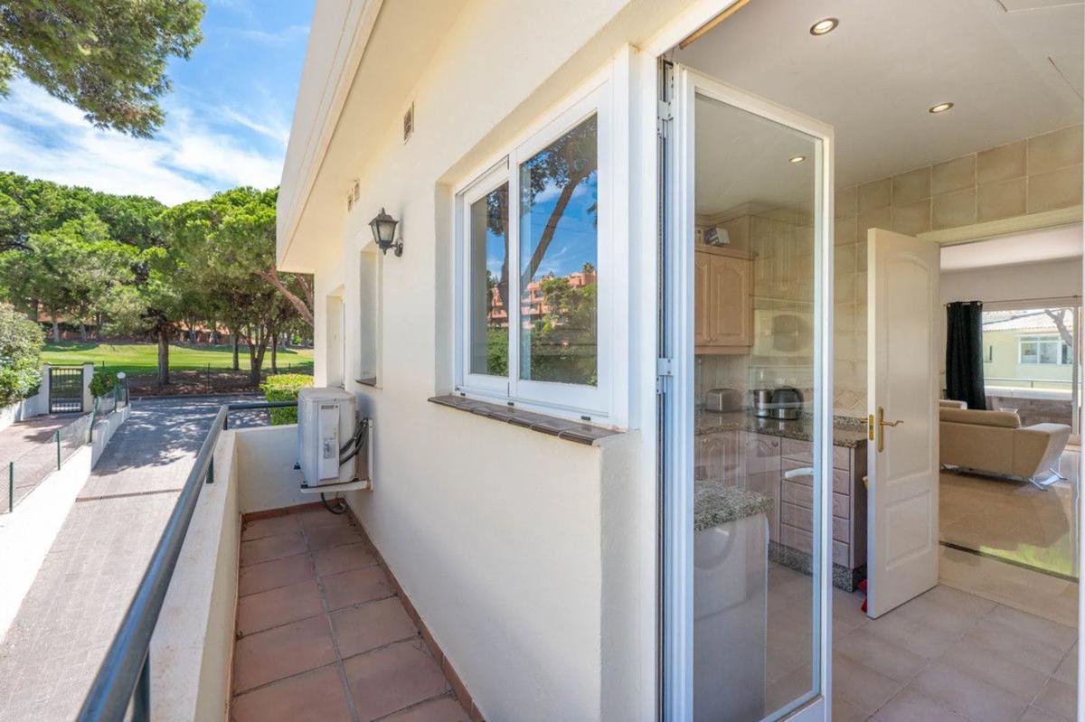 Sale of apartment in Calle Enebro, Marbella
photo 2