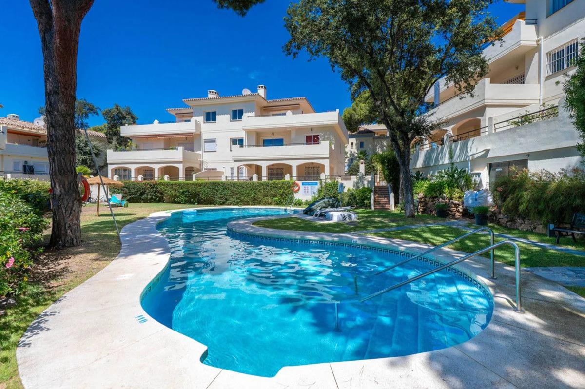 Sale of apartment in Calle Enebro, Marbella
photo 3