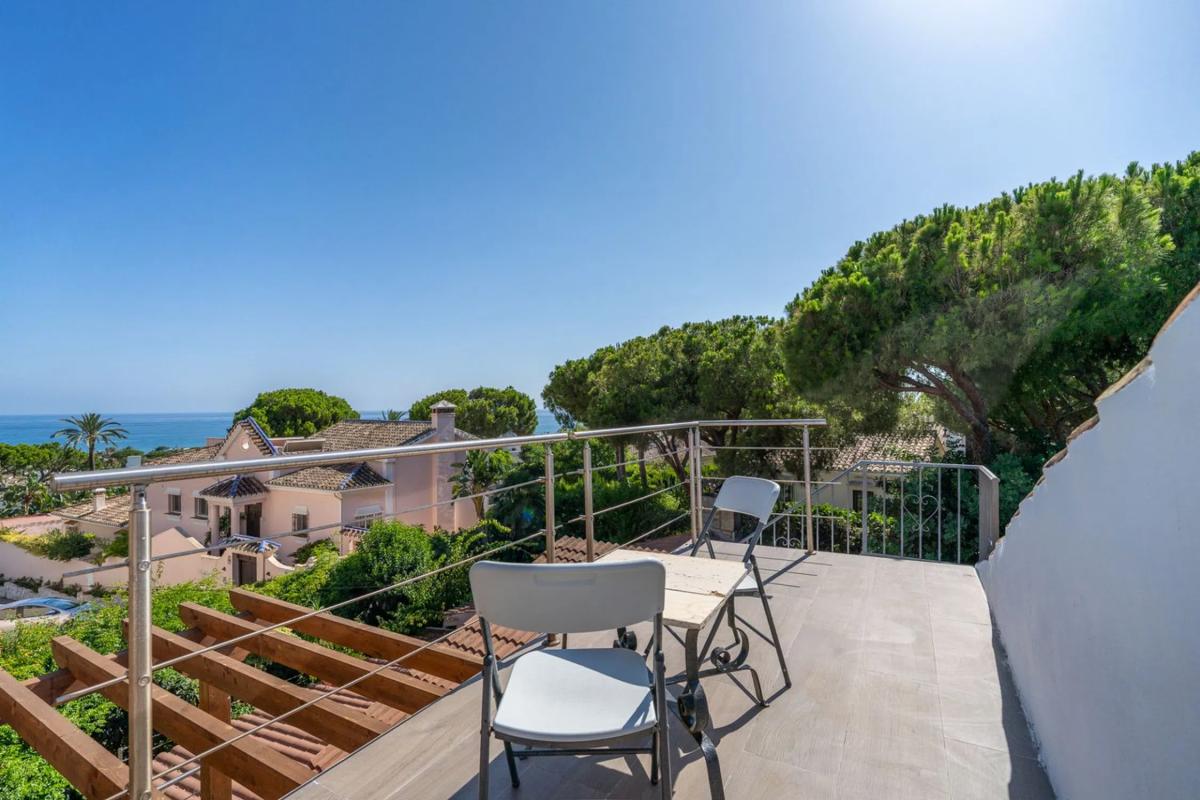 Venta de chalet independiente en Urbanización Pinos Verdes, Marbella
photo 2