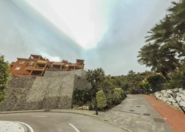 Piso en venta en Avenida Aljaima, Marbella
 photo