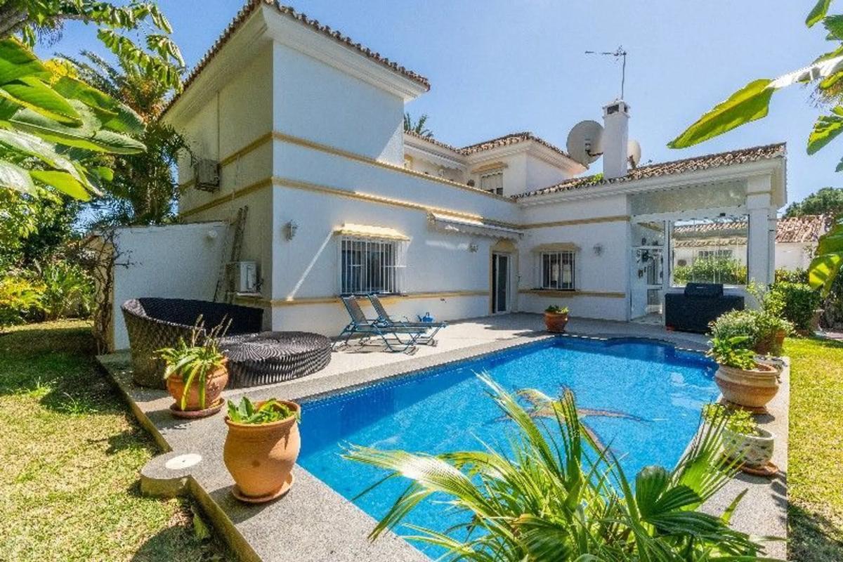 Sale of independent chalet in Barrio Marbesa, Marbella
photo 1
