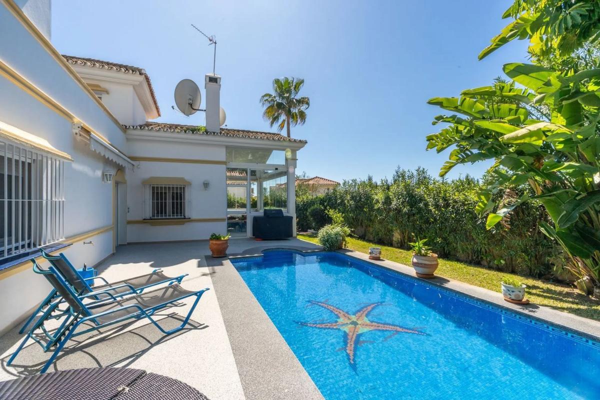Sale of independent chalet in Barrio Marbesa, Marbella
photo 3