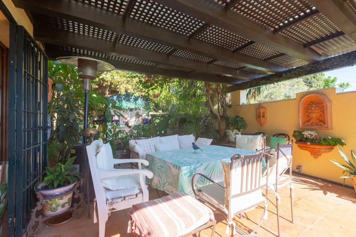 Sale of independent chalet in Barrio Santa María, Marbella
photo 2