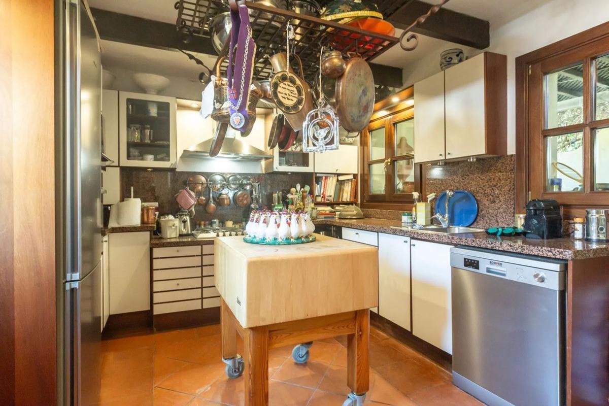 Sale of independent chalet in Barrio Santa María, Marbella
photo 5