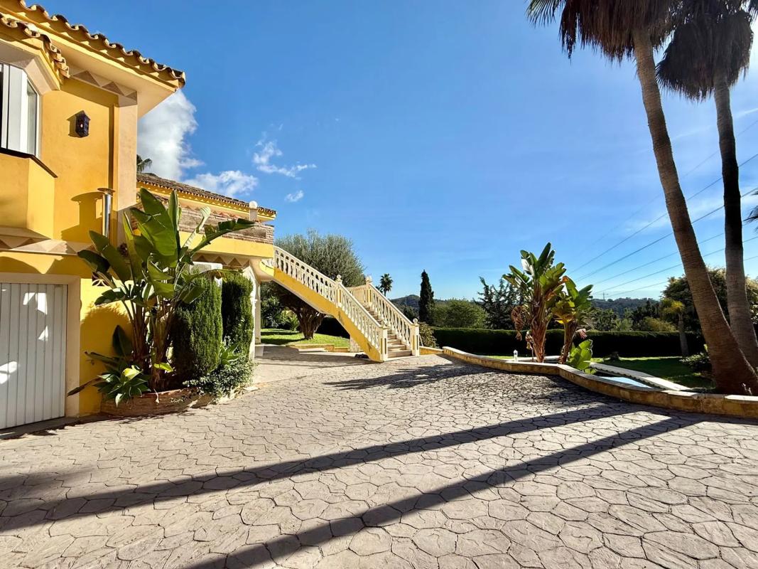 Sale of independent chalet in Barrio Hacienda Las Chapas, Marbella
photo 2