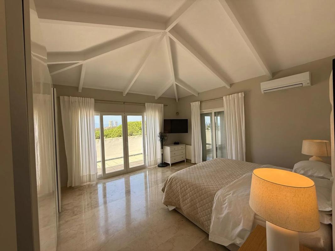 Sale of independent chalet in CL AVILES-UR MARBESA, Marbella
photo 5