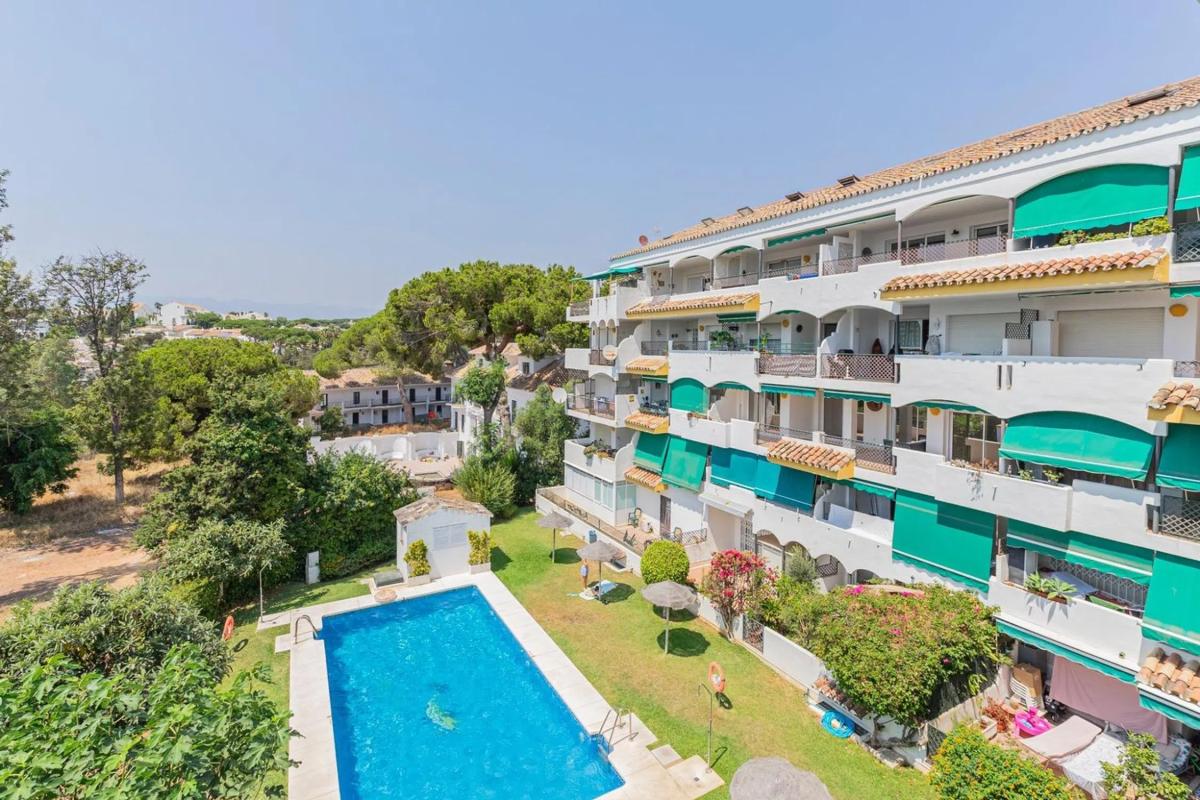 Venta de piso en Barrio Cabopino-Artola, Marbella
 photo 2