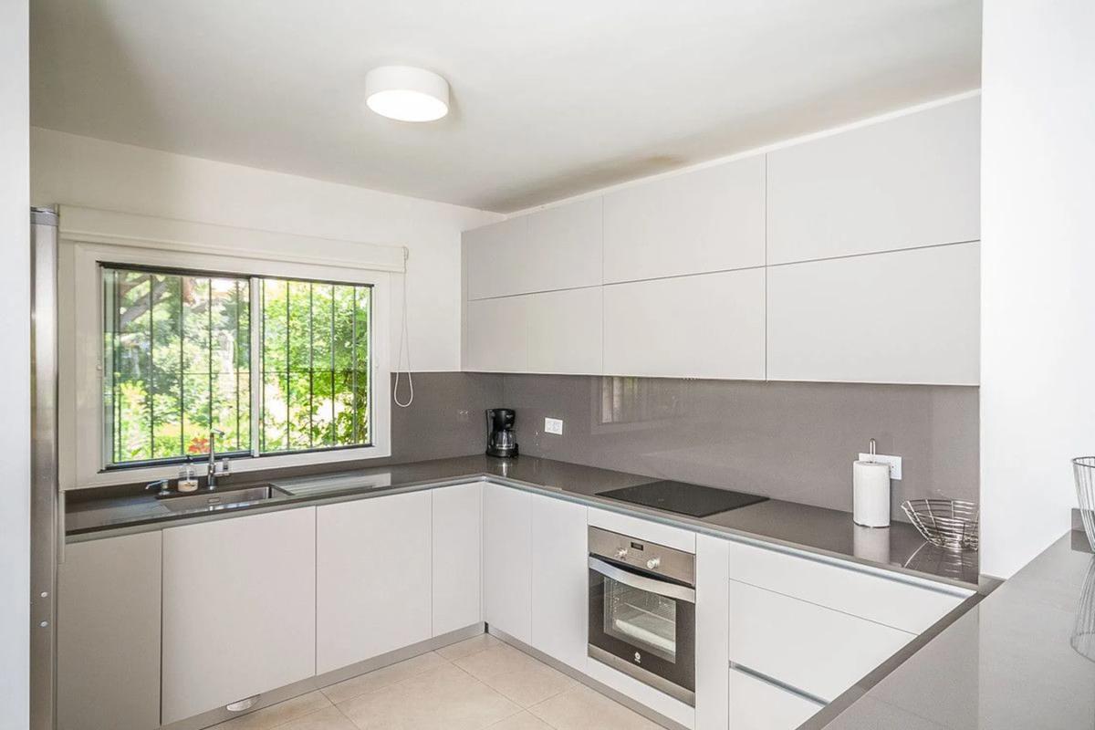 Sale of independent chalet in Avenida de las Cumbres, Marbella
photo 4