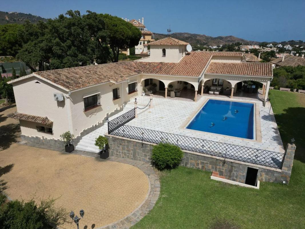 Sprzedaż niezależnego domku jednorodzinnego w Calle Laurel, Marbella photo 3