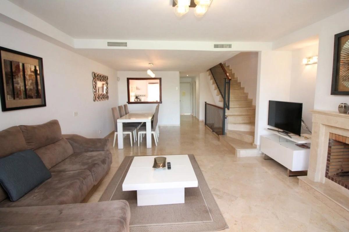 Venta de chalet adosado en  Urbanización Artola Baja , Marbella photo 5