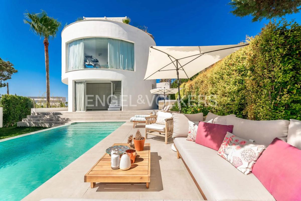 Venta de chalet independiente en Avenida Cataluña, Marbella
photo 1