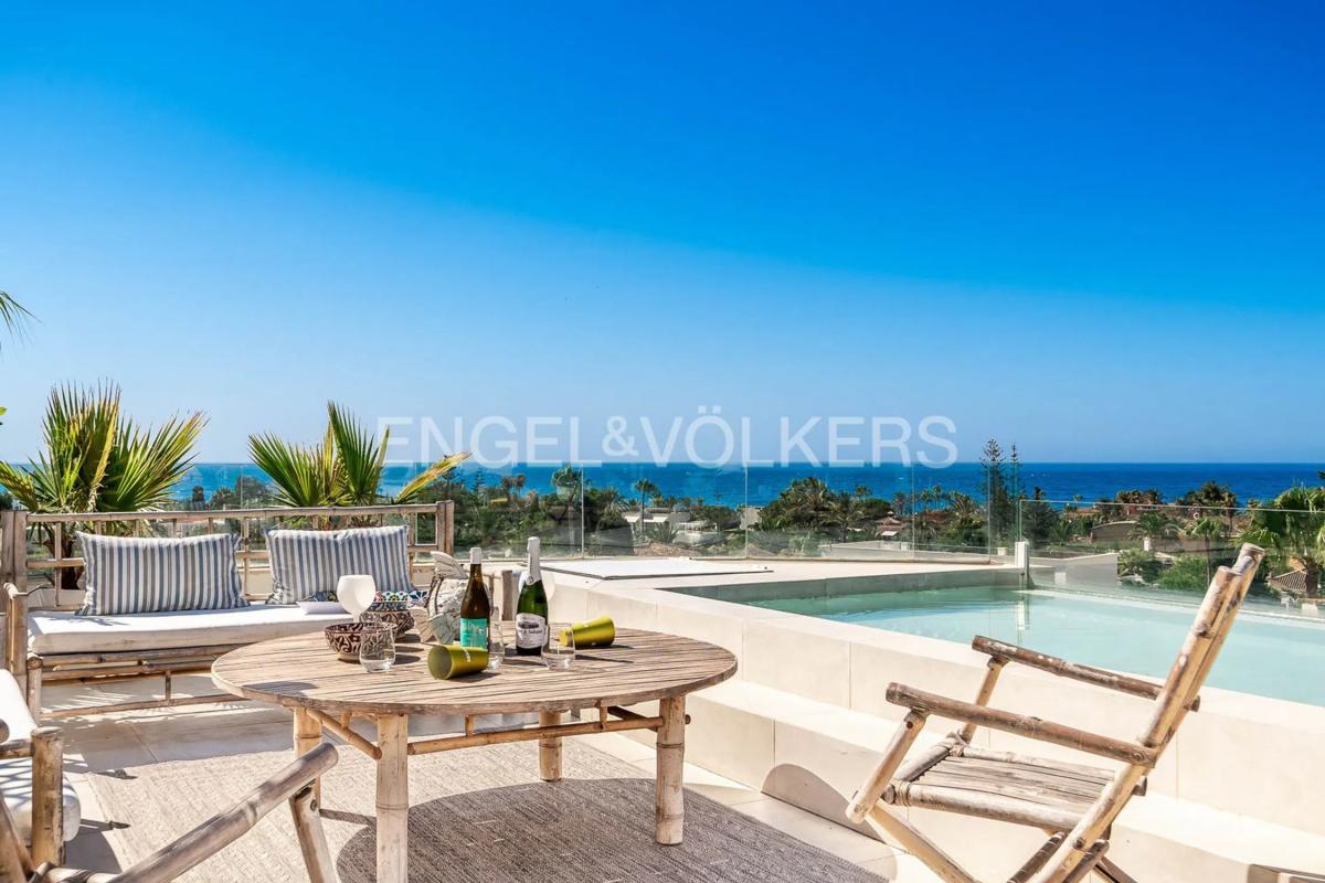 Venta de chalet independiente en Avenida Cataluña, Marbella
photo 2