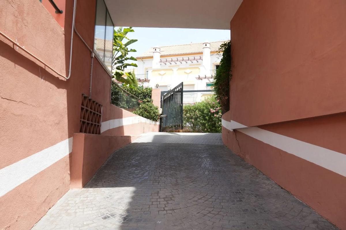 Sprzedaż mieszkania w Calle de los Alcotanes, Marbella
photo 4