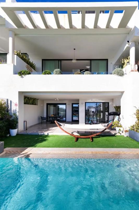 Venta de chalet adosado en  Avenida de los Acebos , Marbella photo 2