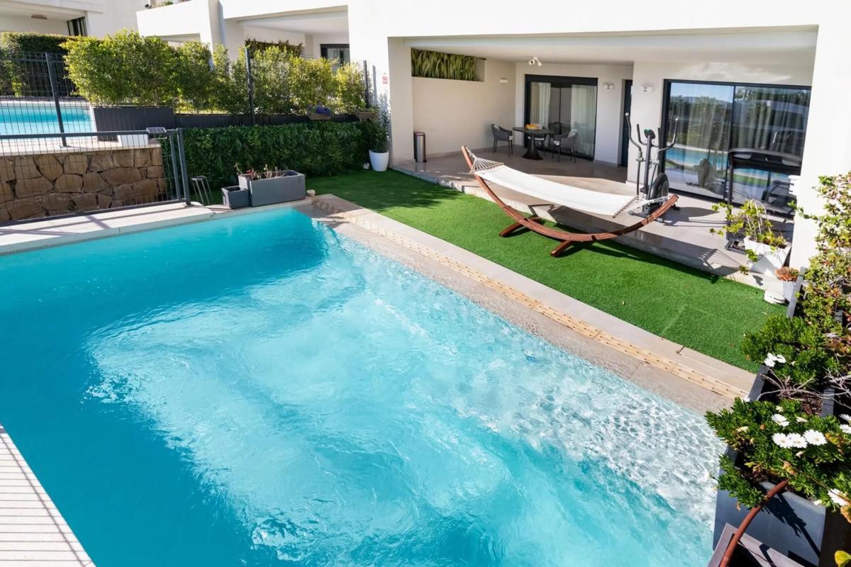 Venta de chalet adosado en  Avenida de los Acebos , Marbella photo 3
