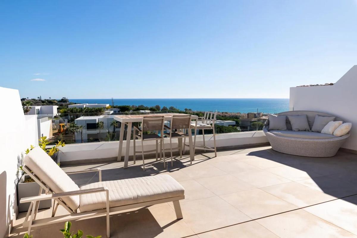 Venta de chalet adosado en  Avenida de los Acebos , Marbella photo 4