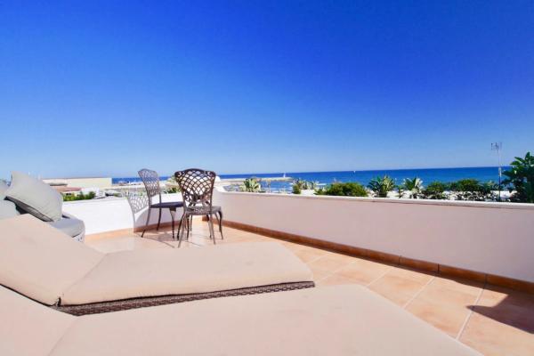 Mansarda na sprzedaż w Puerto de Cabopino, 3, Marbella photo 1