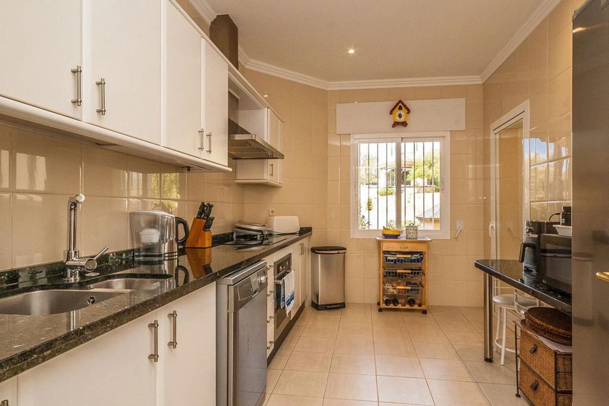 Venta de piso en Avenida Giuseppe Filippa, Marbella
 photo 4